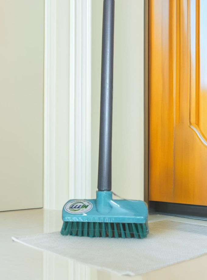 Hardy Brush ( PVC Metal Stick )