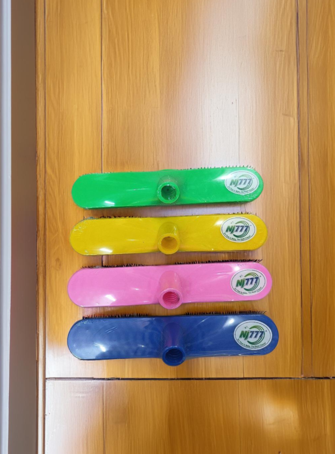 Hardy Brush ( PVC Metal Stick )